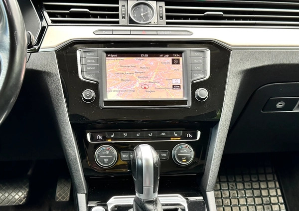 Volkswagen Passat cena 59999 przebieg: 200000, rok produkcji 2016 z Gdynia małe 596
